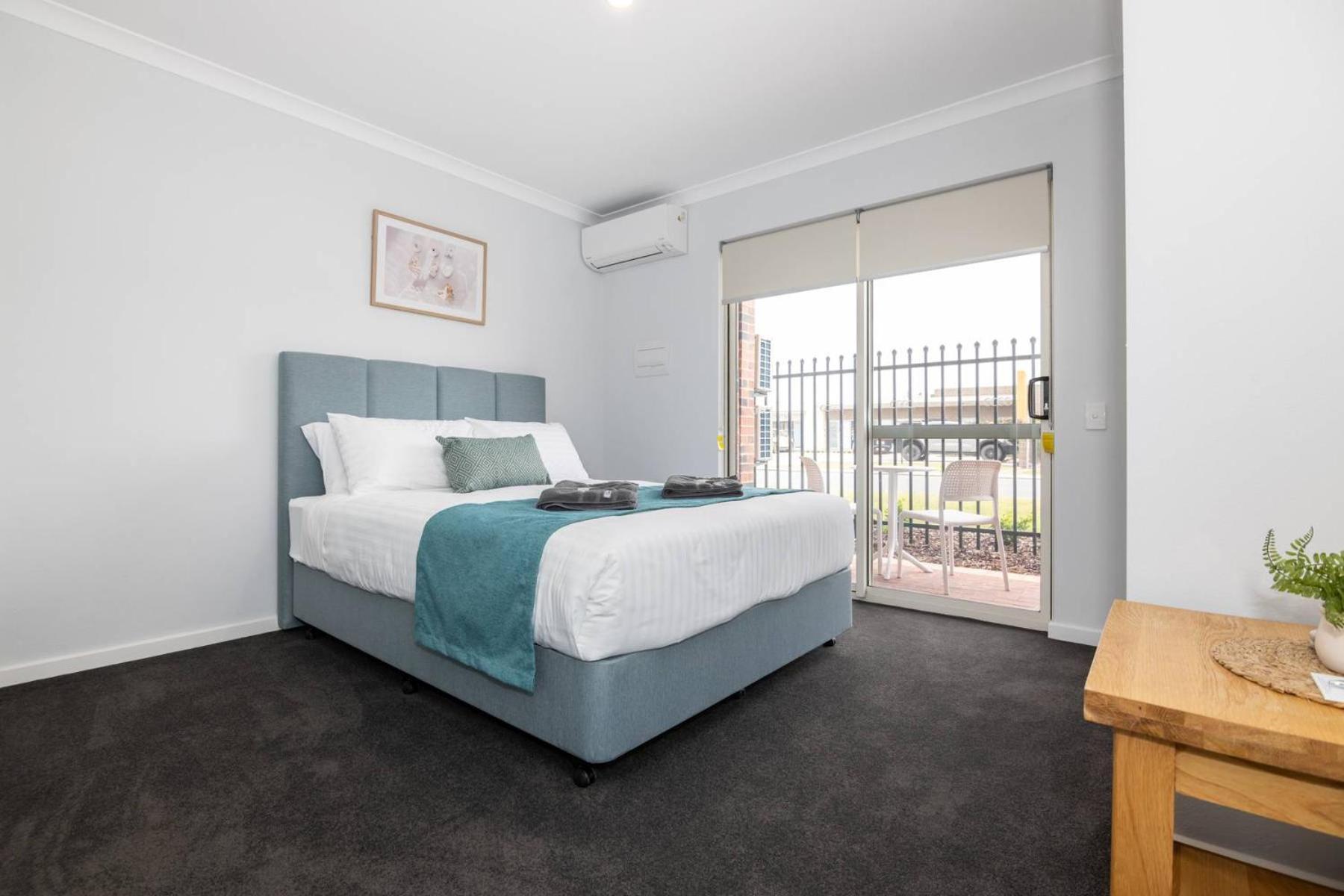 Jurien Bay Motel Apartments Екстер'єр фото