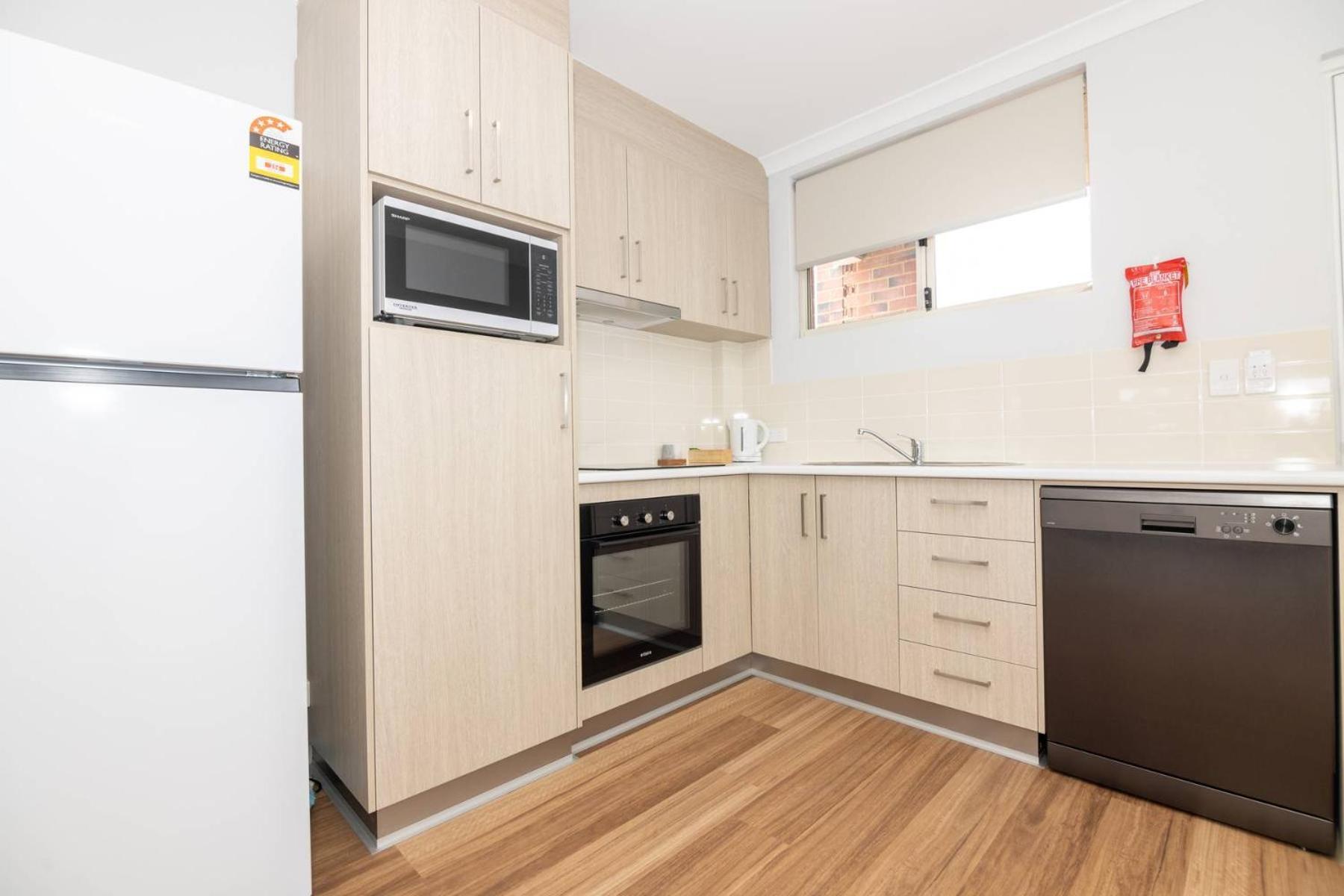 Jurien Bay Motel Apartments Екстер'єр фото