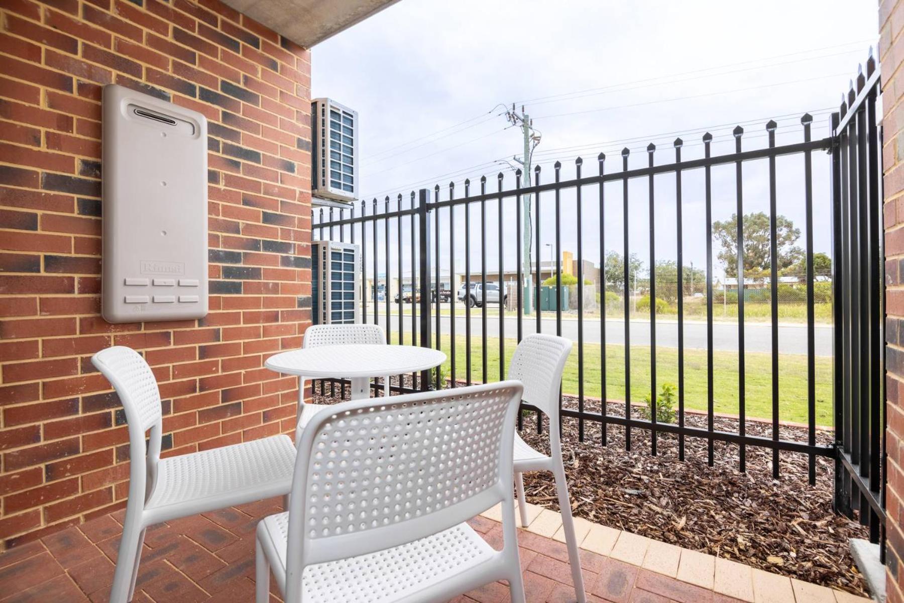 Jurien Bay Motel Apartments Екстер'єр фото