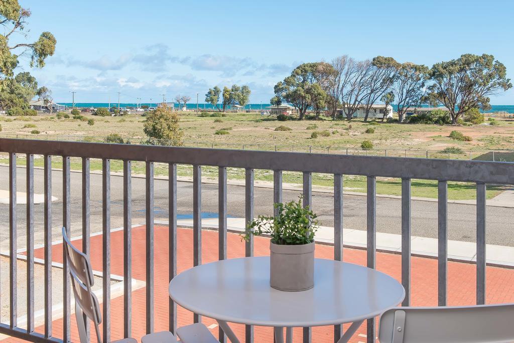 Jurien Bay Motel Apartments Екстер'єр фото